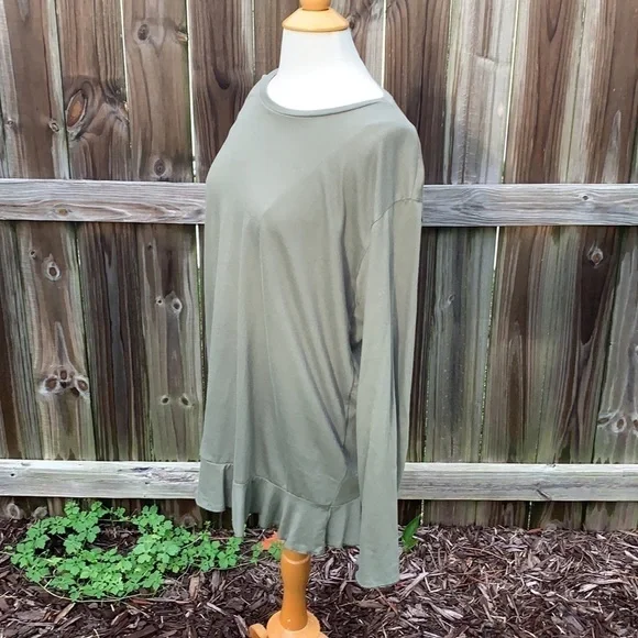 Zara ruffle bottom cotton top, size large - Picture 2 of 6